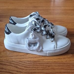 Karl Lagerfeld Paris White Sneakers with Charms of Karl and Choupette, Sz 6 NWOB